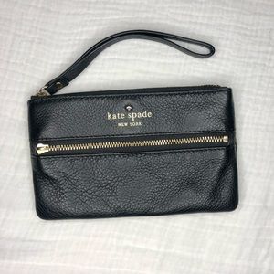 KATE SPADE Cobble Hill Bee Wristlet Pebble Leather Black
